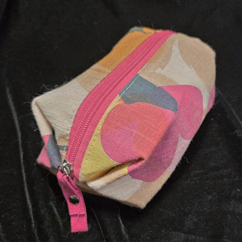Colorful Women's Cosmetic Bag‎ with Pink Accents, NWOT